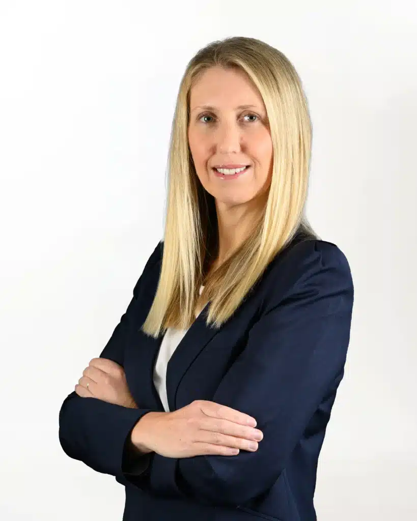 Headshot of elite executive recruitment employee lee anne van der berg wearing a dark blue blazer with her arms crossed